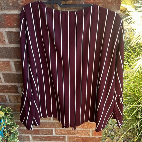 Mittoshop Ladies XL Burgundy w/white & black striped front tie blouse - Picture 9 of 9